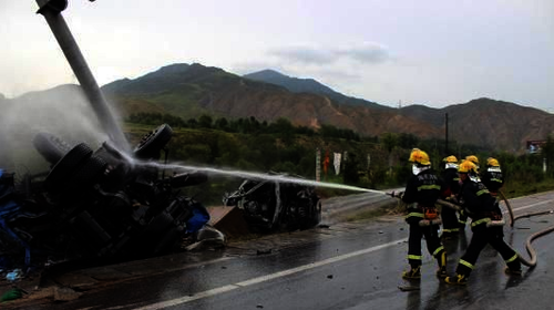 青海5车相撞7人遇难事故