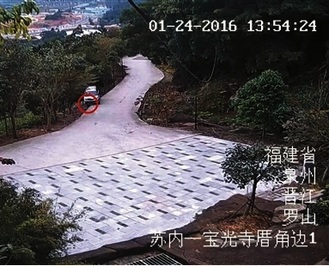 发现溜车千万别“螳臂挡车” 坡道停车一拉二挂三看 3